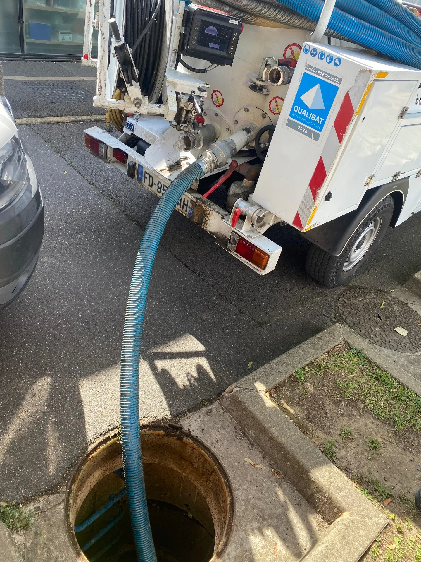 Camion hydrocureur en intervention